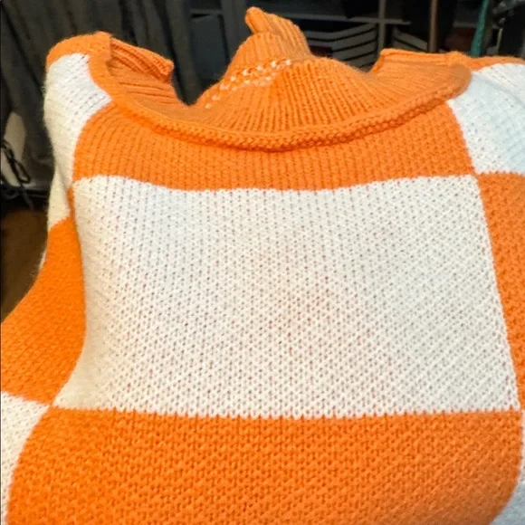 NWOT Sweater - Picture 1 of 1